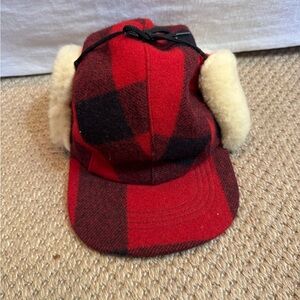 Filson Double Mackinaw Cap Red/BIk. Trappers hat.Size large. Excellent condition